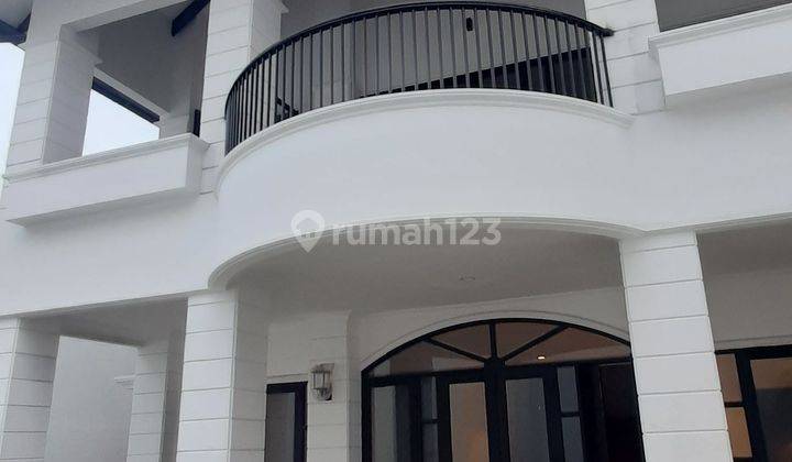 Rumah hitam putih yang cantik dan luas di Permata Hijau, Jakarta Selatan
 1