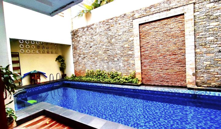 Dibawah Harga Pasar: Rumah Cantik 2 Lantai Jual Cepat! Sangat Bagus dan Terawat Dg Baik di Menteng.. 2