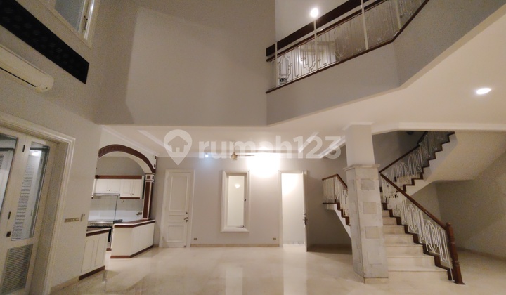 Luxurious, Spacious, and Well-Maintained in the Menteng Area Luxurious, Spacious, and Well-Maintained in the Menteng Area