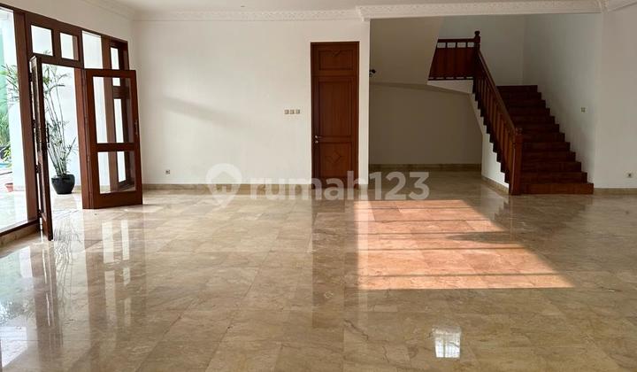 Rumah Putih Cantik, Baru Renovas di Kawasan Elit Permata Hijau