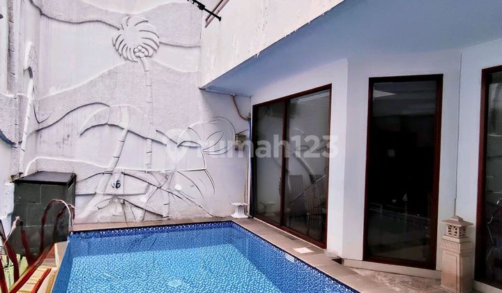 Nice, fully maintained house in Mega Kuningan.