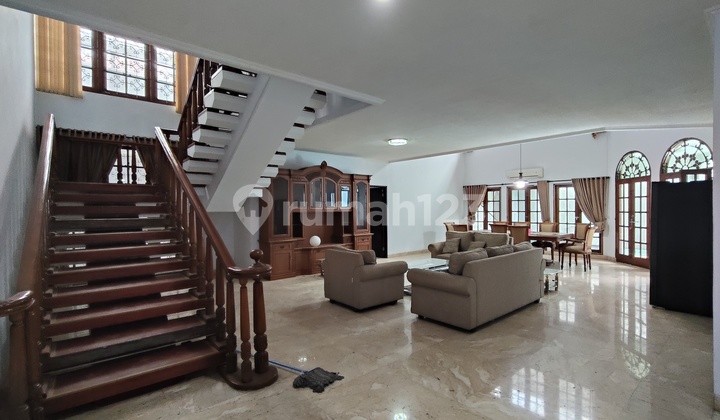 Nice, fully maintained house in Mega Kuningan.