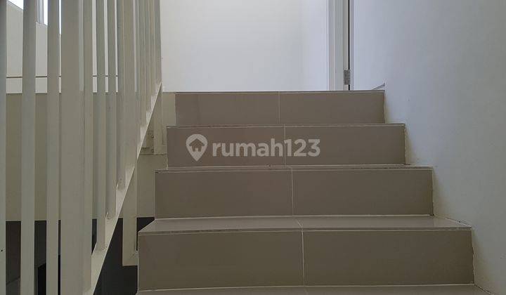 Rumah 2lt di Northwest Park, Citraland Utara, Surabaya
