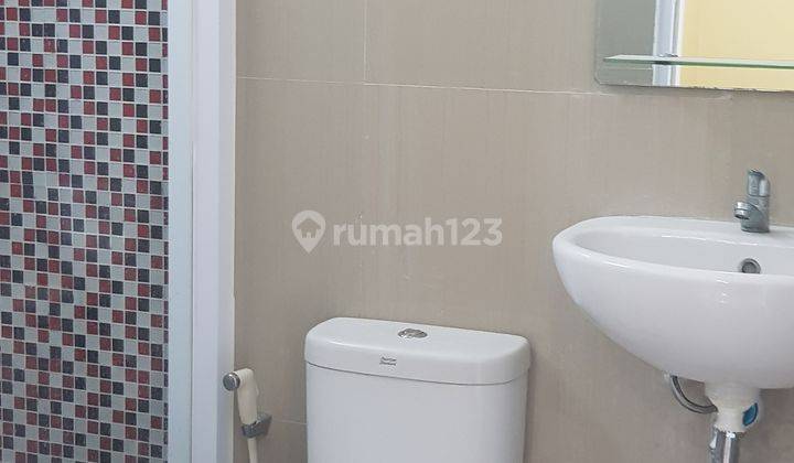 Rumah 2 lt siap huni, semi furnished bagus