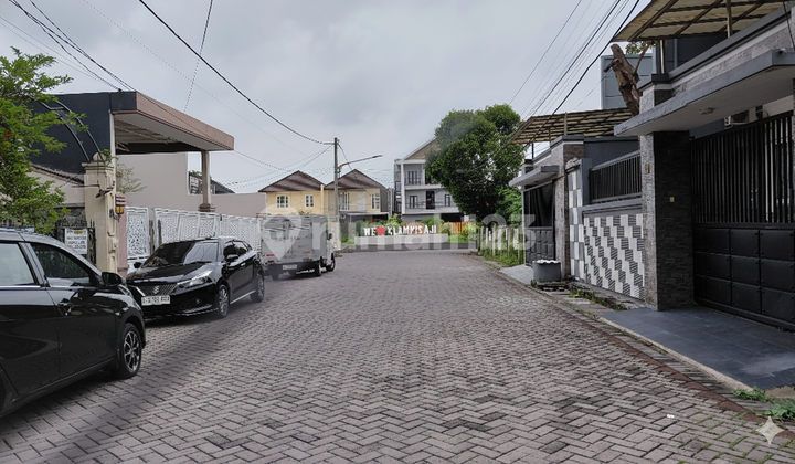 Klampis Aji Tengah I/8 East Surabaya