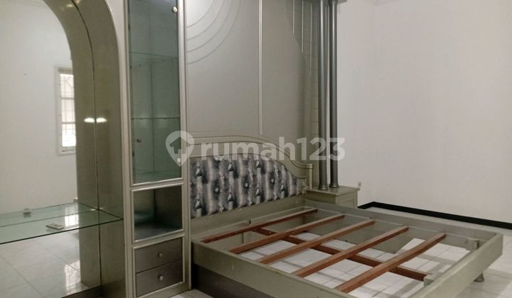 Dian Istana-taman Ratu, Semi-Furnished 2-Story Grand House