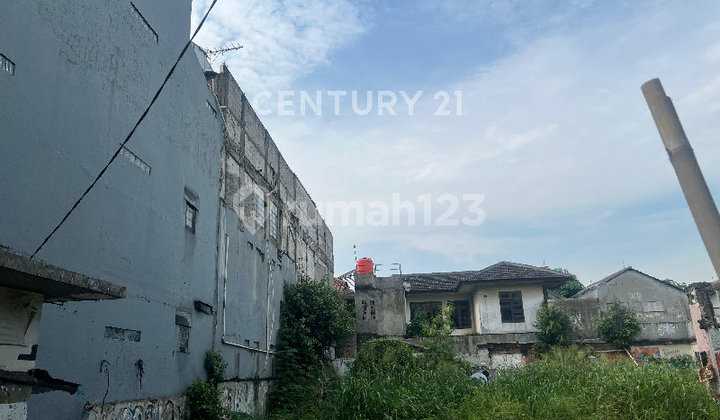 Land Plot by the Road Suitable for Business in Rawamangun