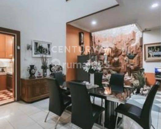 RUMAH ASRI CANTIK SEMI FURNISHED SIAP HUNI DI PERMATA BUANA 2