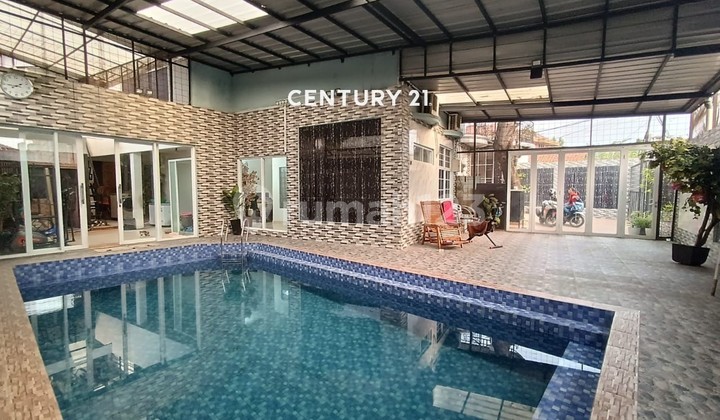 Hunian Nyaman Rumah Rasa Villa Jakarta Selatan