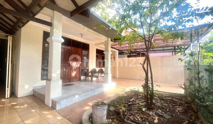 Rumah 2 Lantai Bagus Lokasi Strategis di Bintaro Sektor 3