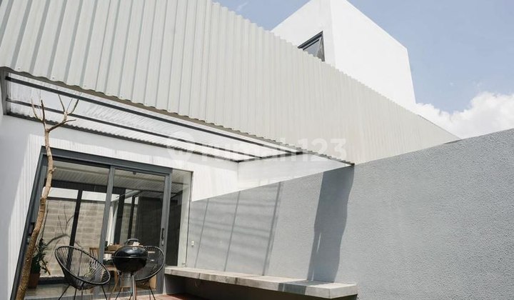 Rumah Semi Villa di Geger Kalong Bandung Utara Rumah Semi Villa di Geger Kalong Bandung Utara