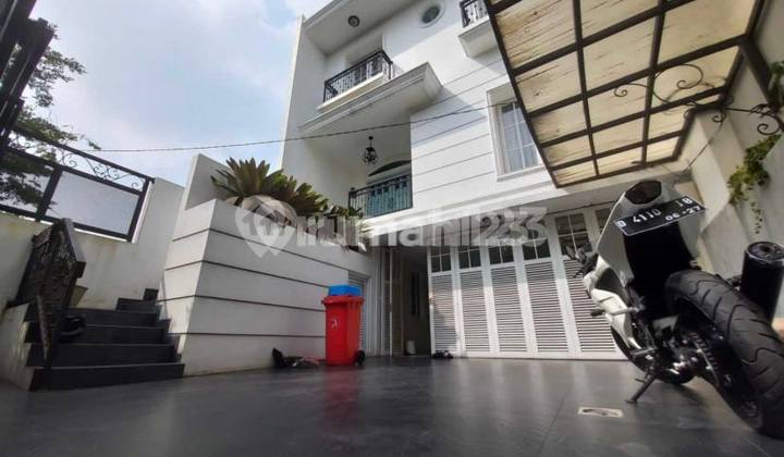 Modern American Classic Semi-Furnished Ready-to-Occupy House in Turangga Complex 2