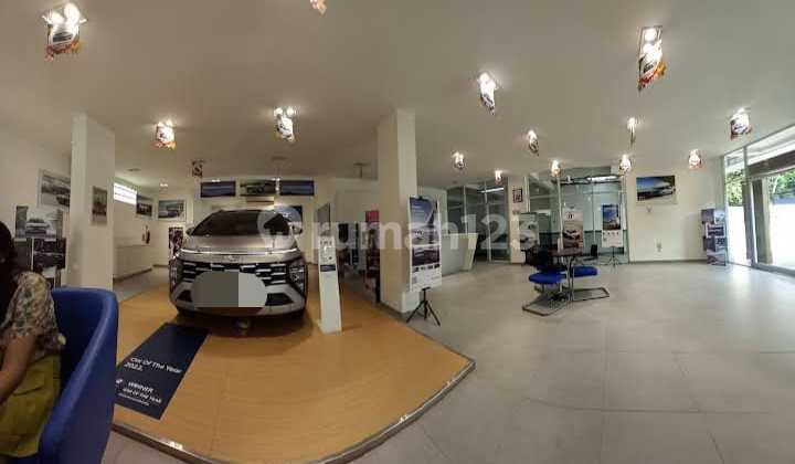 Di Sewakan Ex Showroom di Mainroad Soekarno Hatta