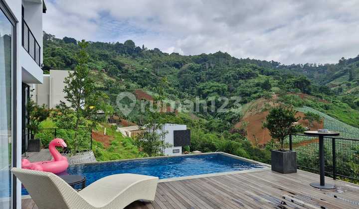 Villa House in Dago Village with Swimming Pool