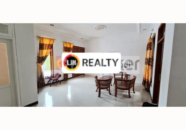 House on Abdulrahman Saleh Street, Semarang. Rental Price IDR 300 Billion/Year. 2