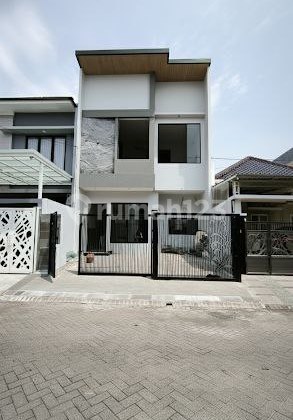 Rumah Baru Gress Araya 2, 2 Lantai, Row 3 Mobil
