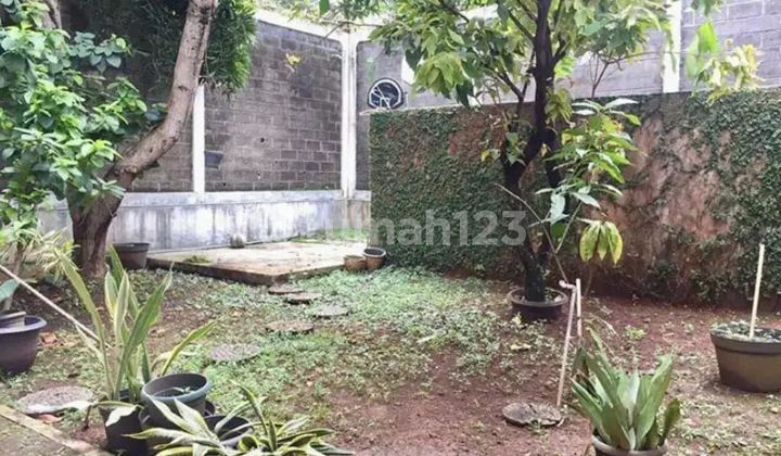 Dijual rumah luas di Kesehatan bintaro SHM jakarta selatan