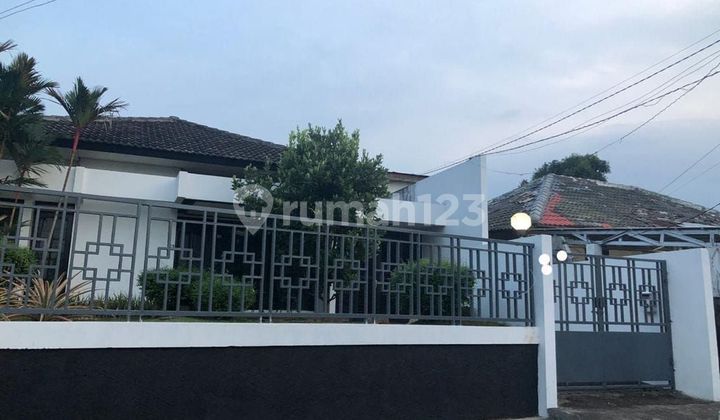 Dijual rumah luas di Kesehatan bintaro SHM jakarta selatan
