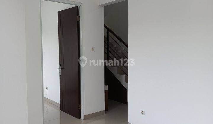 Dijual Rumah 2 Lantai Hook Perumahan Duren Villa  2