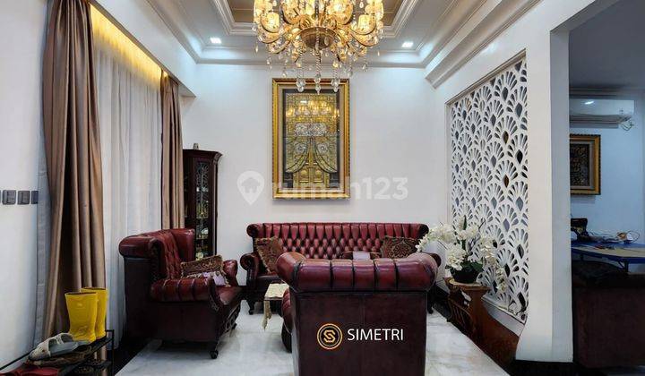 Dijual Rumah Putih Bergaya Klasik di Area Bintaro Tangsel 1