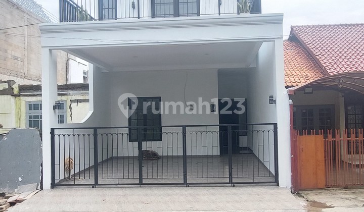Rumah di Sekitar Bintaro Bangunan Baru di Depan Taman 1