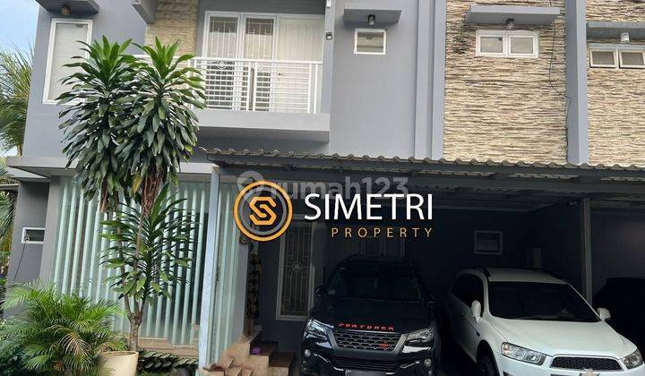 tampak depan dijual rumah minimalis 2 lantai