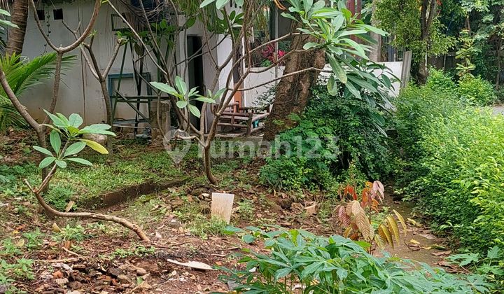 Rumah di Sekitar Bintaro Bangunan Baru di Depan Taman 2
