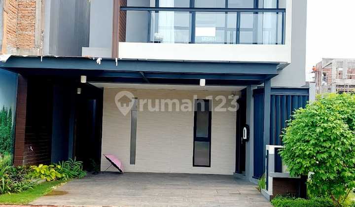 Rumah Baru 3 Lantai Dekat Akses Tol Siap Huni