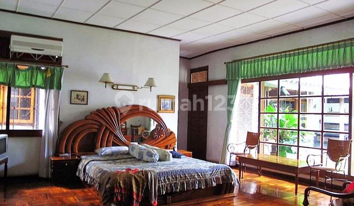 Large House Still Habitable in Larangan Nempel, South Jakarta 2