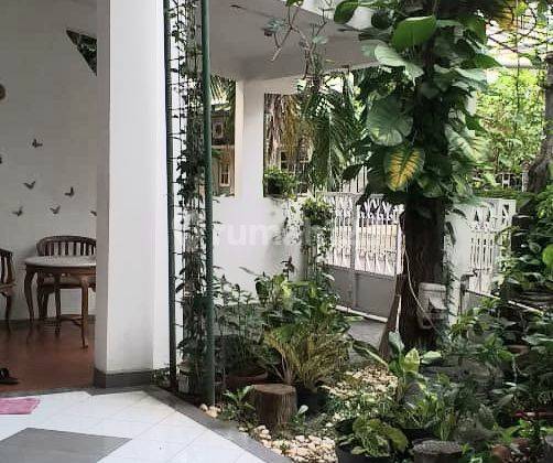 Rumah 2 Lt. Masih Layak Huni Di Kebayoran Lama Jakarta Selatan 1