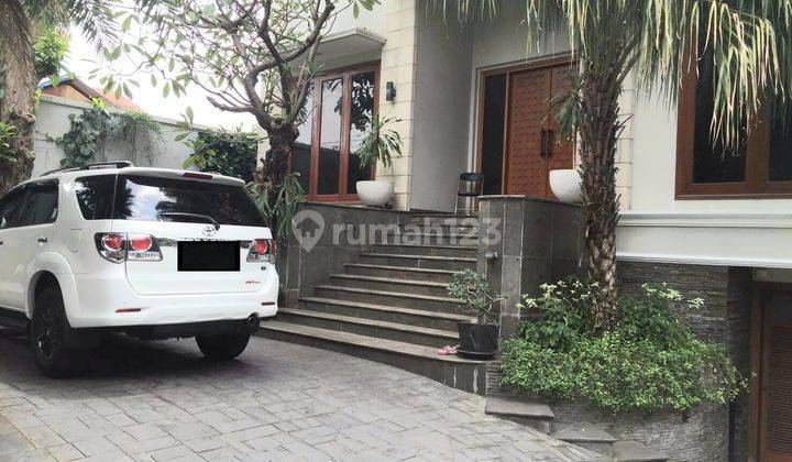 Rumah Mewah Dan Megah 2 Lt. Plus Basement Di Kawasan Elit Menteng 1