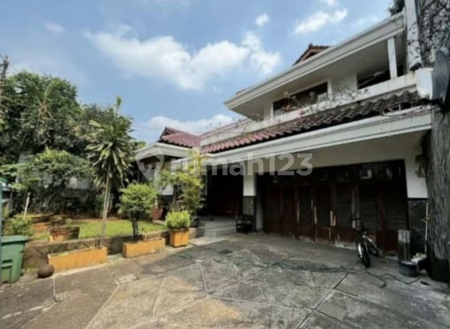 Rumah Lama 2 Lt. Masih Layak Huni di Patal Senayan