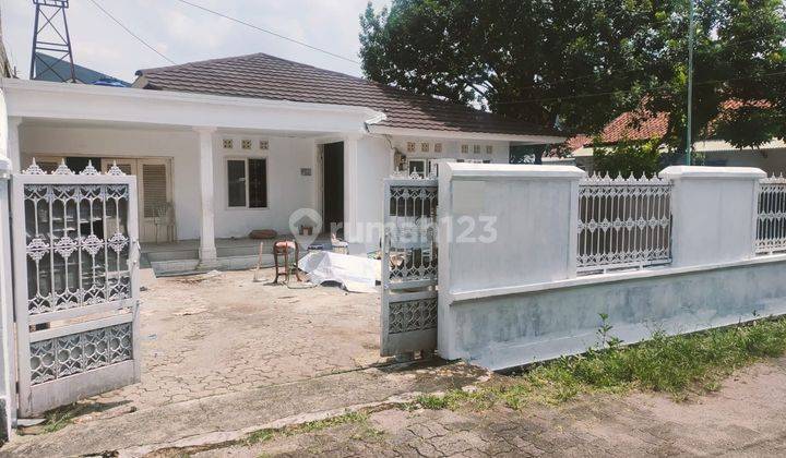 Rumah Lama Hitung Harga Tanah Saja Di Komplek Ciputat . 1