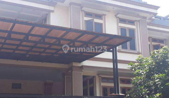 Rumah Besar Dan Mewah Dalam Cluster Palem Semi 1