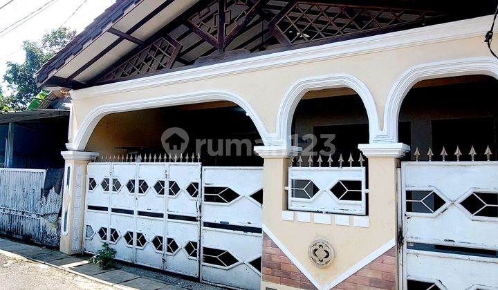 Large House with Affordable Prices Around Graha Raya