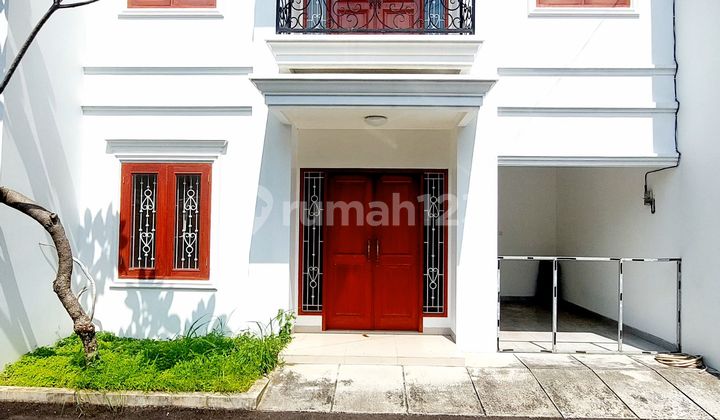Luxurious Modern Minimalist New House in Graha Raya Area