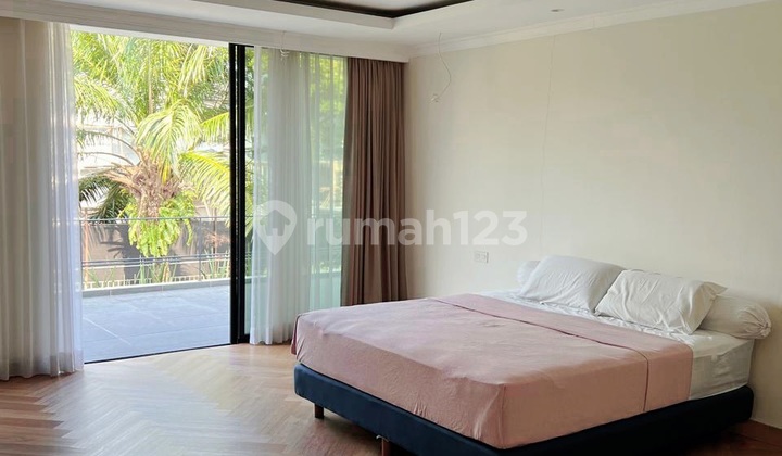 Rumah Mewah Cantik 2 Lantai Dalam Town House Lebak Bulus 2