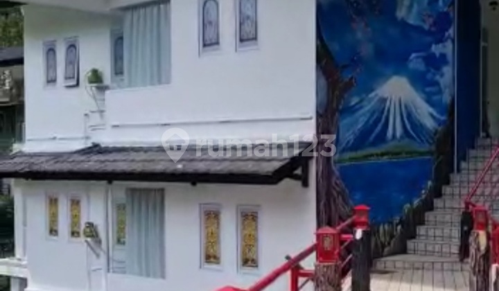 Villa Cantik Unik dan Asri di Kawasan Villa Mewah Puncak