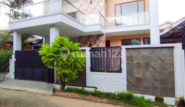 New 2.5 Story Minimalist Modern House in Bintaro Sector 5