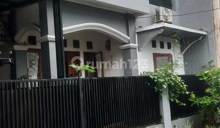 Rumah 2 Lantai Sudah Renovasi Dalam Komplek Jombang Ciputat