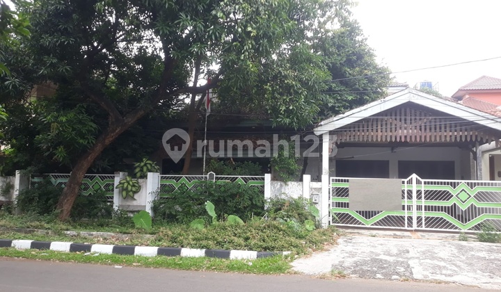 Rumah Asri Dalam Komplek Jakasampurna Bekasi Masih Layak Huni