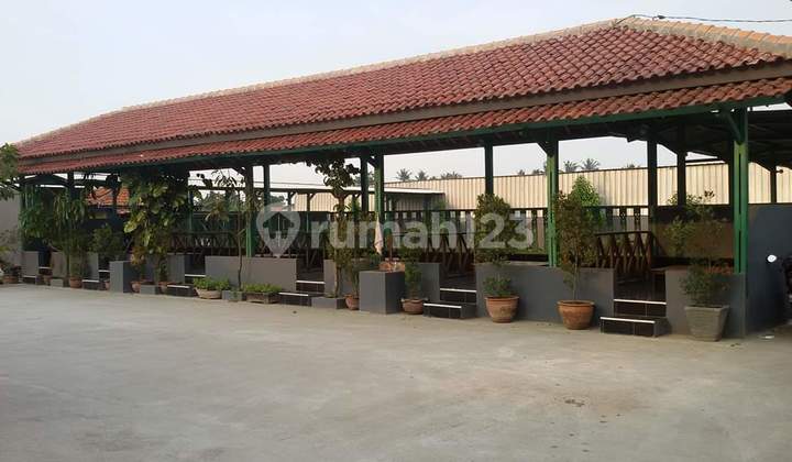 Land and Building in a Strategic Location Suitable for Restaurants, etc. Land and Building in a Strategic Location Suitable for Restaurants, etc.