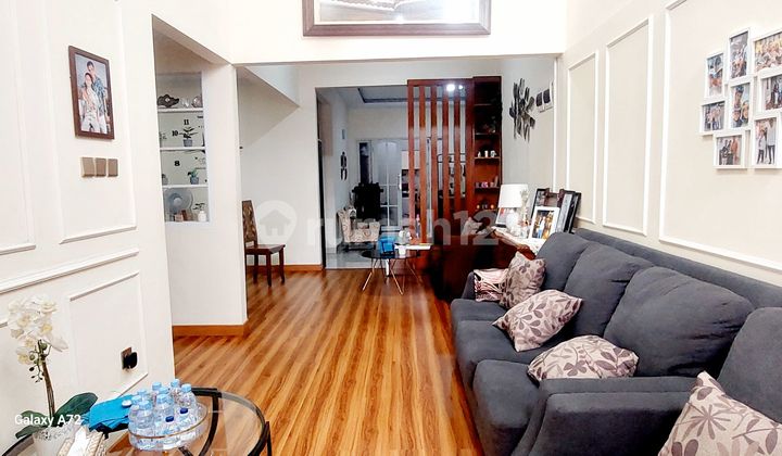 Rumah Asri dan Luas Samping Taman Dalam Cluster Graha Raya