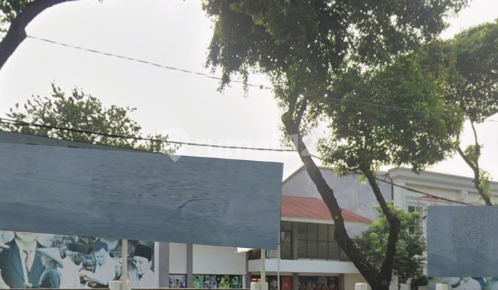 Rumah Besar di Kawasan Bisnis Palmerah Jakarta Barat Rumah Besar di Kawasan Bisnis Palmerah Jakarta Barat