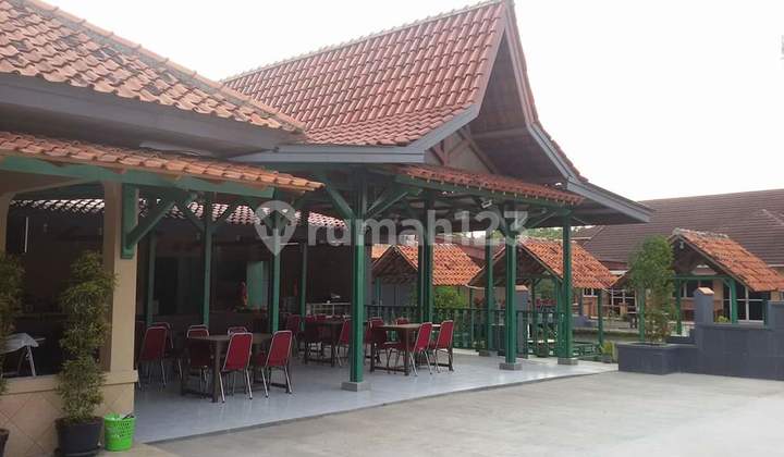 Land and Building in a Strategic Location Suitable for Restaurants, etc. Land and Building in a Strategic Location Suitable for Restaurants, etc.