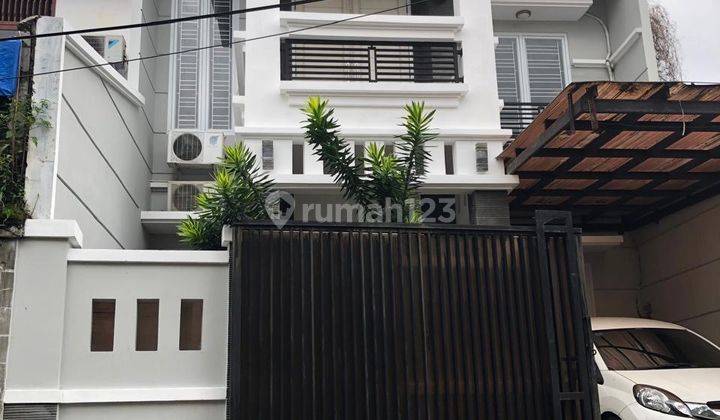 Rumah sewa siap huni di Kebayoran Lama  , Jakarta Selatan  2