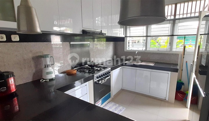 Rumah di Komplek Larangan Indah, dekat dengan Komplek DKI Joglo 2