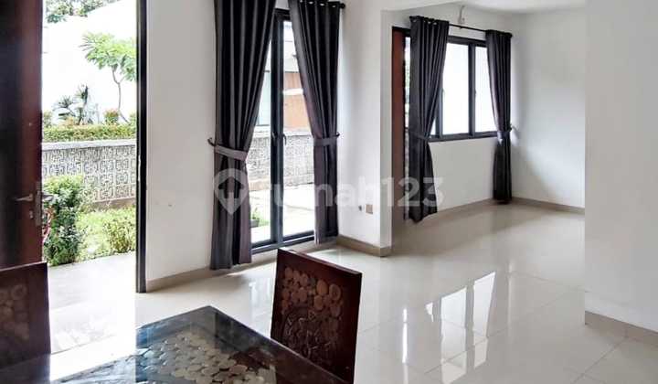 Townhouse di Bintaro, Tangerang Selatan Modern Minimalis 2