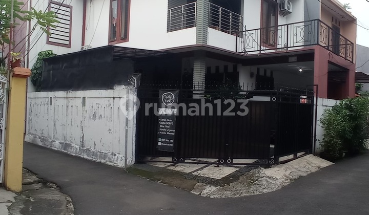 Rumah Hoek di Tebet Utara Jakarta Selatan Rumah Hoek di Tebet Utara Jakarta Selatan