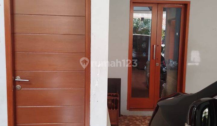ruang keluarga rumah di komplek deplu pondok